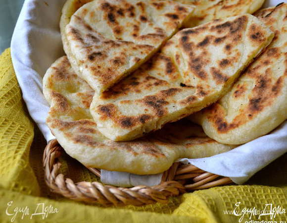 А еще могу предложить попробовать вот такие индийские лепешки Наан с сыром - тоже очень вкусно, в том числе для выхода на природу! http://www.edimdoma.ru/retsepty/53902-indiyskie-lepeshki-naan-s-syrom-cheese-naan