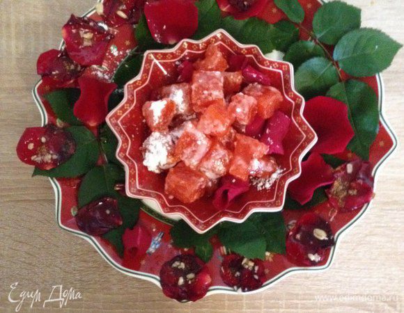 Когда всё высохнет, то можно проверить посыпать сахарной пудрой она не должна впитываться. Лукум должен быть сухим.
