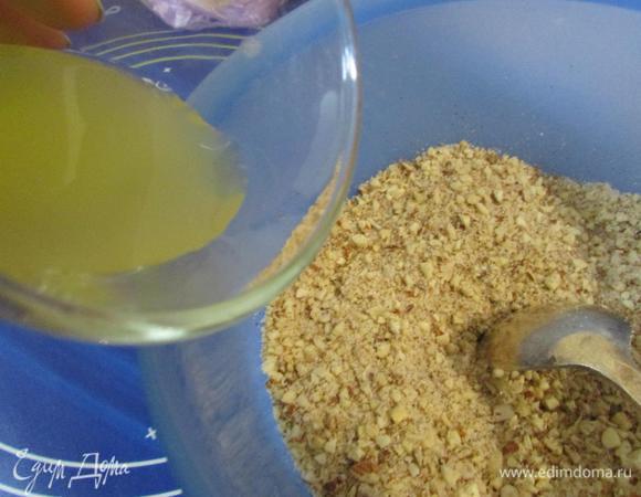 Влить апельсиновую воду.