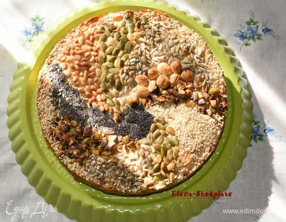 Выпекать в разогретой до 180 градусов духовке 40-45 минут. Ориентируйтесь по своей духовке. 
