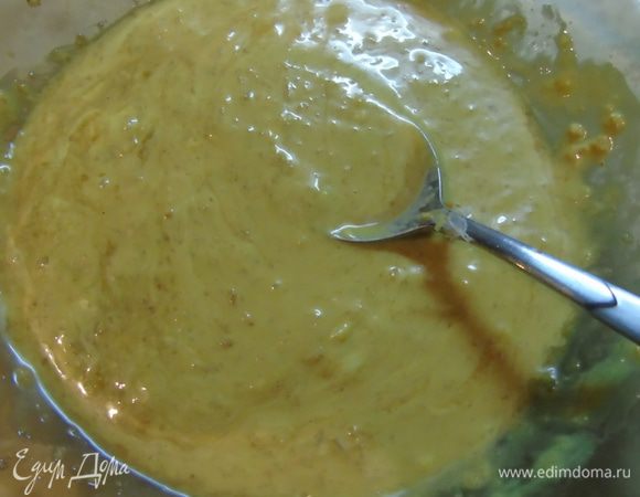 Добавить горчицу и все хорошо перемешать.