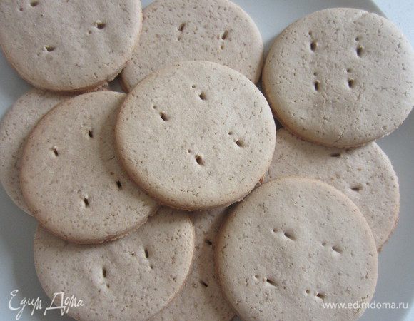 Выпекаем в духовке при температуре 180 градусов около 10 минут.