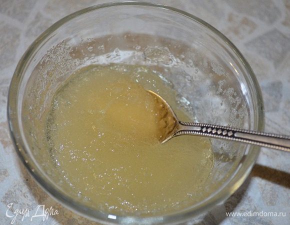 Банановое желе:

Желатин замочить в холодной воде и дать ему набухнуть.