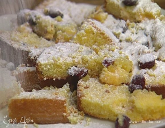 Присыпать сахарной пудрой.