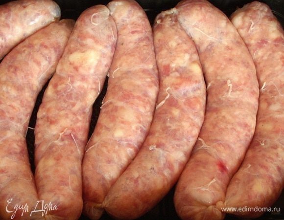 Начините полученной массой подготовленную кишку.