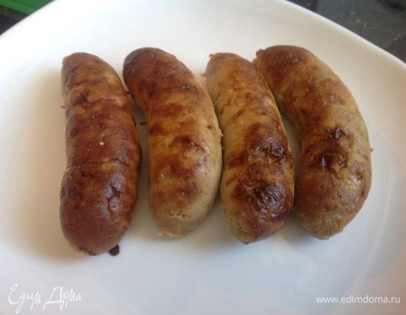 Дальше можно сосиски обжарить на растительном масле или приготовить в духовке при 180 градусах, пока не подрумянятся, примерно 20-30 минут.