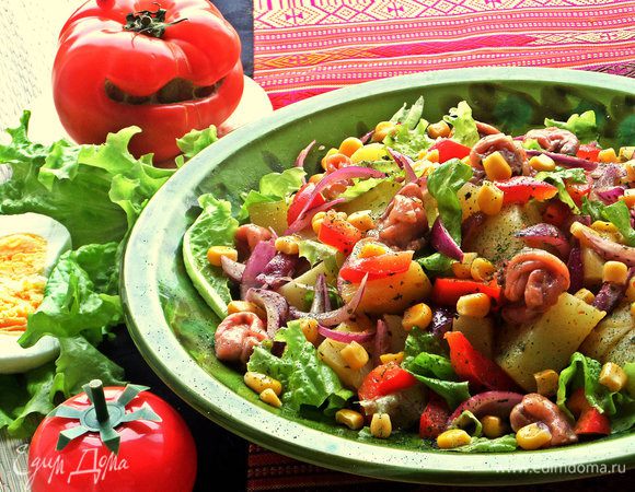 Яйцо отварить и разрезать пополам, подать к салатику.