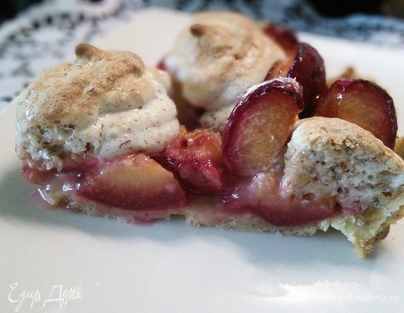 Охладите тарт. По желанию притрусите сахарной пудрой. 