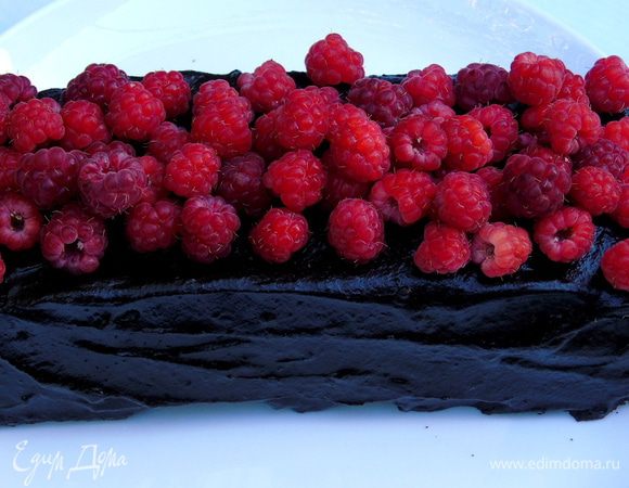 Украсьте ягодами и подавайте.