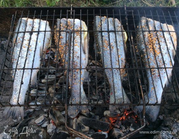 И сразу на решетку.