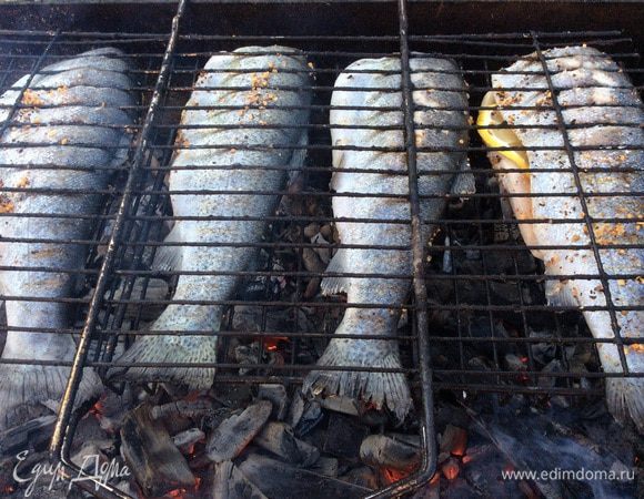 Обжарить до золотистого цвета.