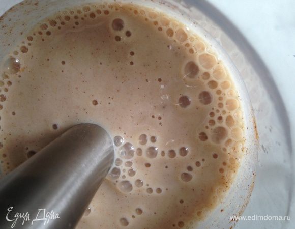 Готовое пюре разбавить оставшимся молоком до нужной консистенции.