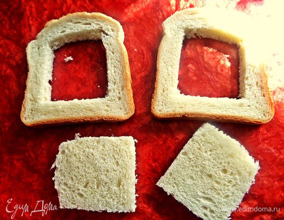 Из двух верхних кусочков вырезать вот такие оконца.