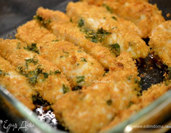 Сложить наггетсы в блюдо, смазанное для запекания. Сбрызнуть сливочным маслом 2 ст.л. и поставить в духовку на 40 мин.