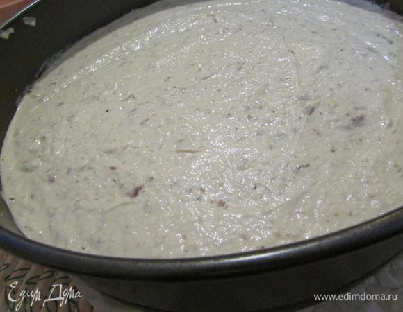 Массу выложить на хлебный корж. Разровнять и отправить в холодильник до полного застывания.