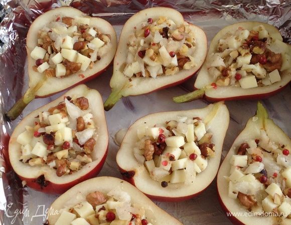 Форму для запекания застелить фольгой и смазать сливочным маслом. Поставить в разогретую до 200 град духовку на 5 минут.