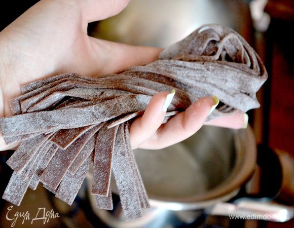 Берём наши замечательные паппарделле с с трюфелем и какао.