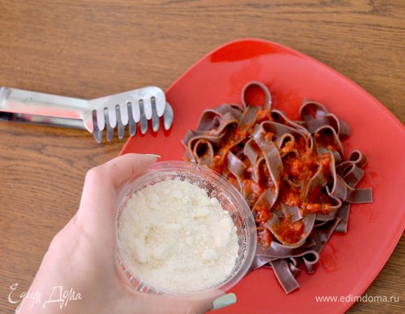 Сверху посыпаем пормезаном.