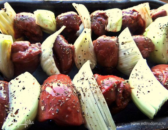 По желанию посыпать базиликом или другими приправками.