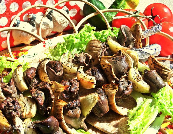 Печень тает во рту, а запечённый лук сказочно хорош. Кто любит, тот оценит :)