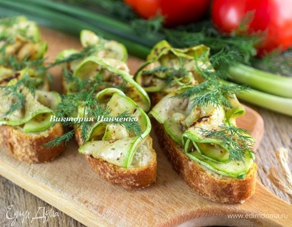 Подавать как самостоятельное блюдо, гарнир к рыбе и мясу либо использовать для приготовления брускетт.