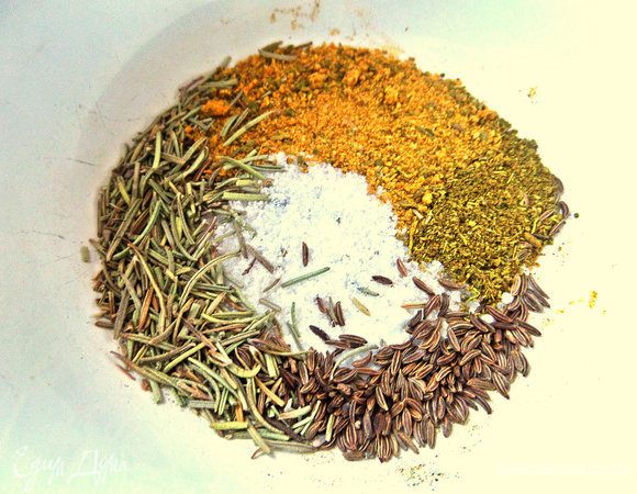 Выбираем любимые специи, смешиваем.