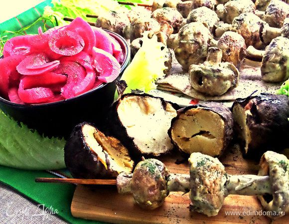 Идеально подать грибной шашлык с картошечкой,запечённой в углях!