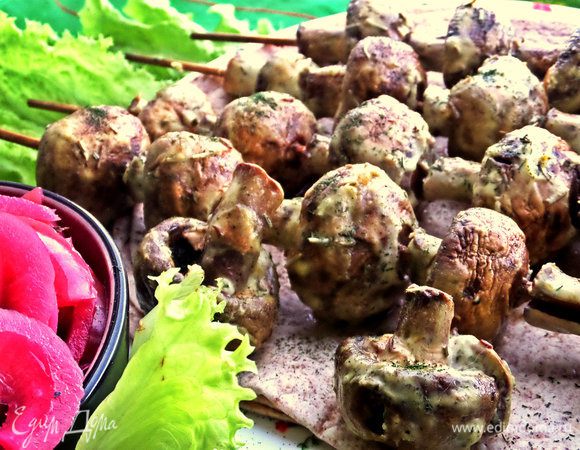 Ну даже без всех этих вкусных дополнений грибочки моментально исчезают во рту :)