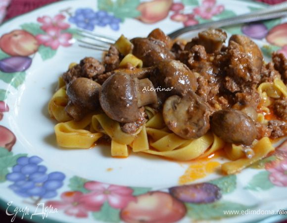 Подаем к столу. Посыпаем тертым сыром вроде романо или пекорино. Приятного аппетита.