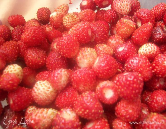 Самое сложное - пойти в лес и набрать земляники:) Хотя мне кажется, что приятная прогулка по летнему лесу может принести исключительно удовольствие.