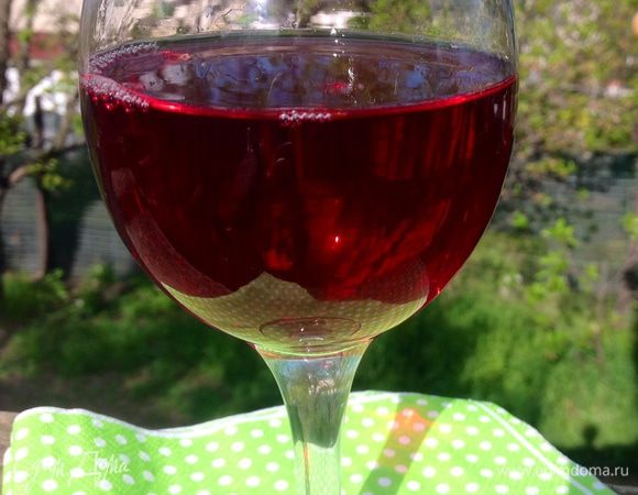 Баклажан тоже обжарить в двустороннем гриле или на сухой сковороде, положить на хлеб, посыпать чуть солью, порезать помидоры на мелкие кусочки и положить их сверху баклажана, после - сыр Фета, прованские травки и все это сбрызнуть бальзамическим уксусом.
Быстрая и вкусная закуска к вашему бокалу вина готова :-)
Приятного аппетита :-)