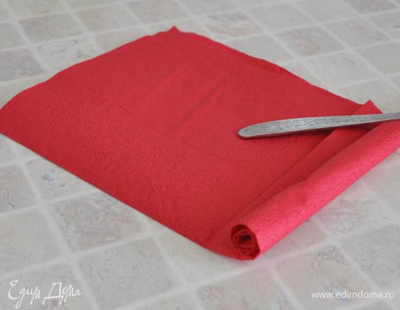 Просто скрутите трубочкой салфетку подходящего цвета. И поставьте в глубоком блюде на стол. Хорошего дня!