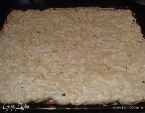 Выпекать пирог 35-40 минут до золотистой корочки.