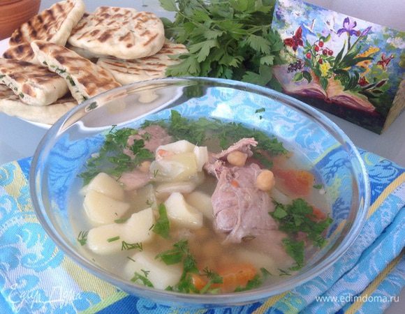 Перед подачей добавьте в шурпу рубленную зелень. 
Приятного аппетита!