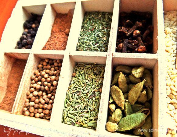 Открываем волшебный сундучок от Юлии Высоцкой, достаём ароматный кардамон, например.