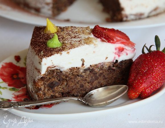 Нарезаем на порции и наслаждаемся! Торт легок как в готовке, так и для организма. И вкусно, вкусно, вкусно!