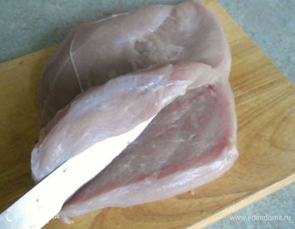 Грудки нужно разрезать горизонтально в самой толстой части.