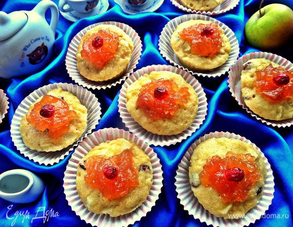 Если угощаемся дома,можно приукрасить яблочным джемом густым.