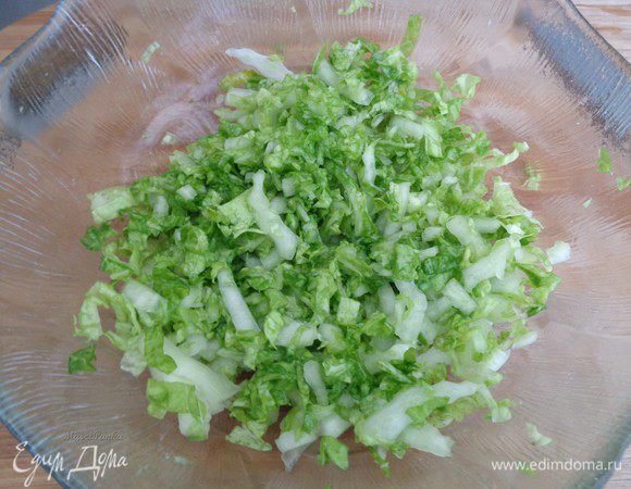 Помните капусту до мягкого эластичного состояния.