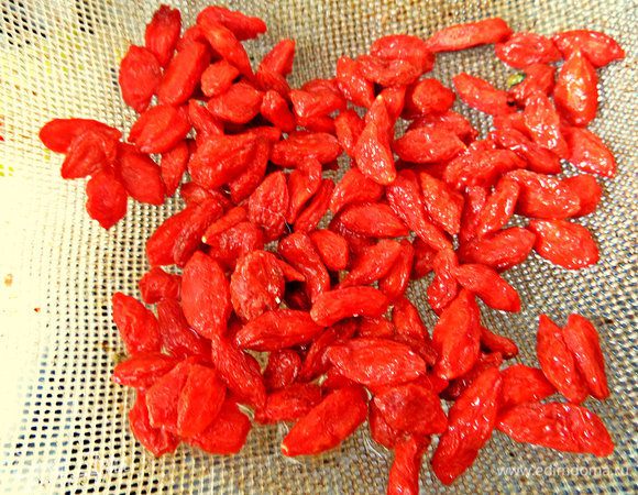 Ягоды годжи промываем, даём стечь.