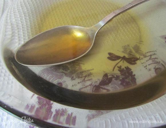 Мед развести в воде.