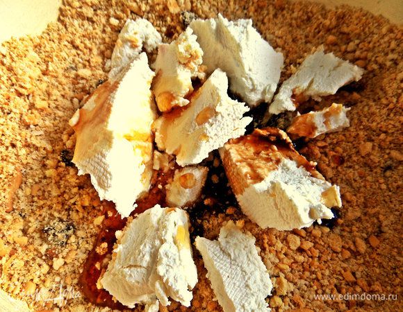 Вернёмся к "картошке"! Для аромата я добавила кофейный ликёр "Мокка", сахара немного и сироп с кофейным ароматом для более насыщенного вкуса.