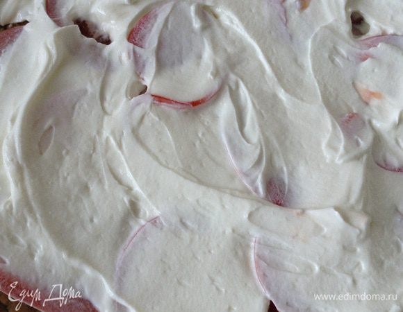 Выложить творог, все хорошенько разровнять...