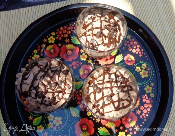  Украсить верх ганашем и шоколадными капельками.

Приятного аппетита!