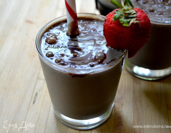 Шоколад растопить. Разлить шейк по емкостям. Затем растопленный шоколад сверху. Подаем тут же. Ммм... настоящее блаженство.