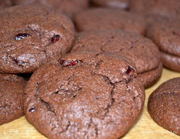 Духовка 180 градусов,выпекаем 7-15 минут. Зависит от размера печенья. Если хотите мягкого внутри, соответственно время выпечки меньше, а лепешки толще.