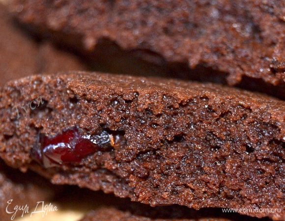 Если кто-то загрустит,
Шоколад его взбодрит,
Стоит лишь чуть-чуть вкусить,
И поймёшь - Прекрасно жить!