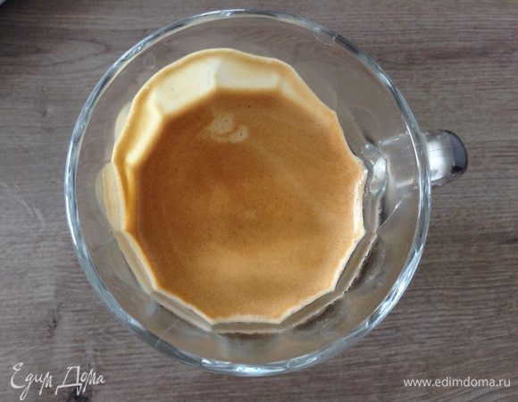 Сварить порцию кофе.