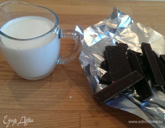 Для глазури: шоколад натереть на терке. Сливки довести до кипения и влить в шоколад. Очень хорошо перемешать и дать немного остыть. По моему мнению, это самый удачный рецепт глазури. 