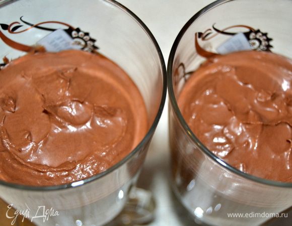 Перекладываем в креманки и можно сразу подавать.